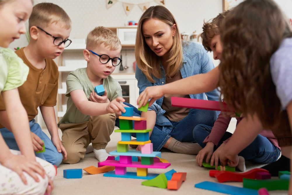 GettyImages-2151871865 Children playing with colorful building blocks.